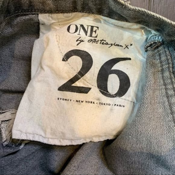 One Teaspoon Phantom Grey Chargers Distressed Mid Rise Denim Shorts 26 - Picture 9 of 11